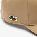 GORRA BEIGE CON BORDADO LACOSTE