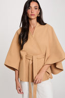 CAPA CON CINTURON BEIGE MORGAN