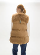 CHALECO CAMEL ACOLCHADO CON PELO BY MAITE CASADEMUNT