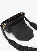 BANDOLERA NEGRA ACOLCHADA CON SOLAPA Y MINI TACHAS LOLA CASADEMUNT