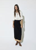 FALDA MIDI TRICOT NEGRA CON LATERALES CONTRASTE LOLA CASADEMUNT
