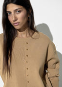 JERSEY CAMEL CORTE ASIMETRICO CON TACHAS LOLA CASADEMUNT