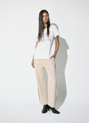 CAMISETA BLANCA CON STRASS Y TACHAS LOLA CASADEMUNT