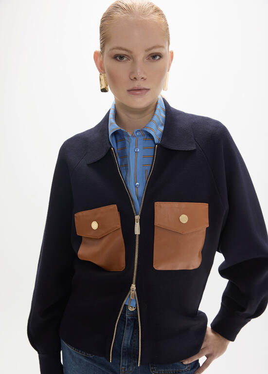 CARDIGAN AZUL MARINO EN PUNTO CON BOLSILLOS LOLA CASADEMUNT