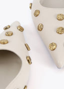 ZAPATO TACON CON TACHAS CRUDO LOLA CASADEMUNT MS2605001